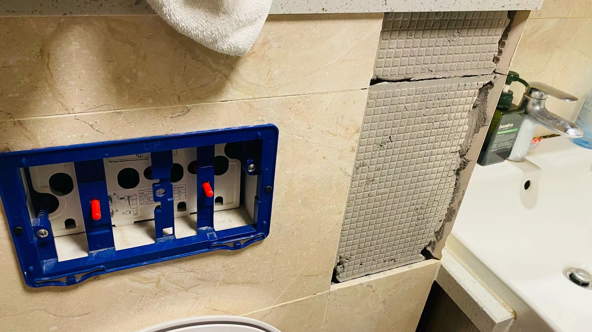 马桶瓷砖烂了怎么修复好(马桶瓷砖烂了怎么修复好呢)